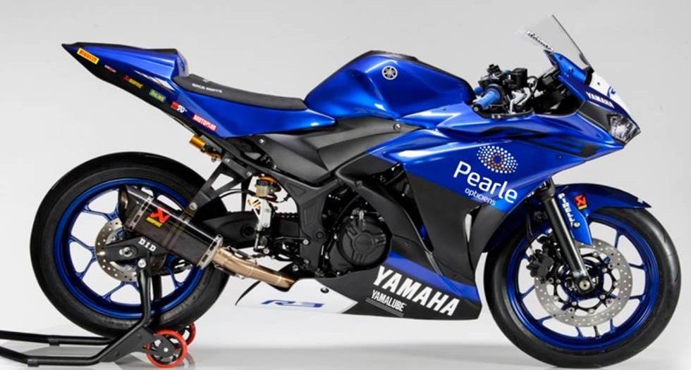 4 Design Yamaha R3 Cup motorfiets en motorpak Op de onderstaande foto is het YMR3-Cup design voor het seizoen 2019 weergeven.