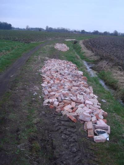 storten van steenpuin en afval