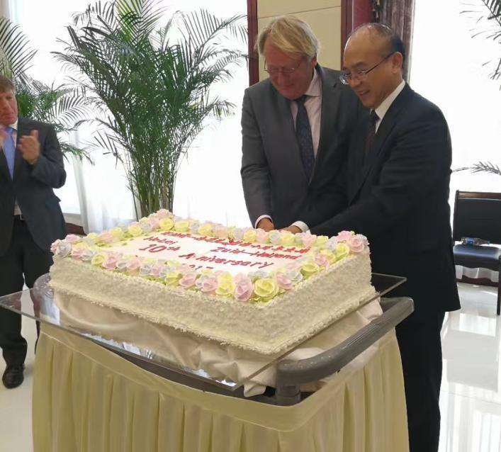 During the same period the Rotterdam Mayor Mr. Ahmed Aboutaleb travelled to Shanghai as well. Province Zuid-Holland and Rotterdam city jointly attend several activities.