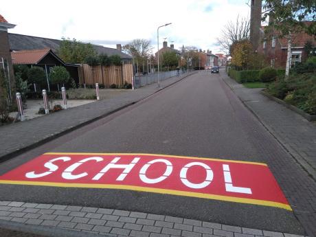 Veiligheid schoolomgeving Enige tijd geleden is er een overleg geweest met de gemeente Veere. Met name de Tramstraat levert met enige regelmaat onveilige situaties op.