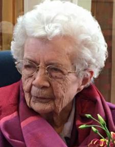 In de loop der jaren ging haar geheugen wat achteruit. Toen zij op 100-jarige leeftijd haar heup brak, ging zij lichamelijk en geestelijk snel achteruit, maar bleef een tevreden mens.