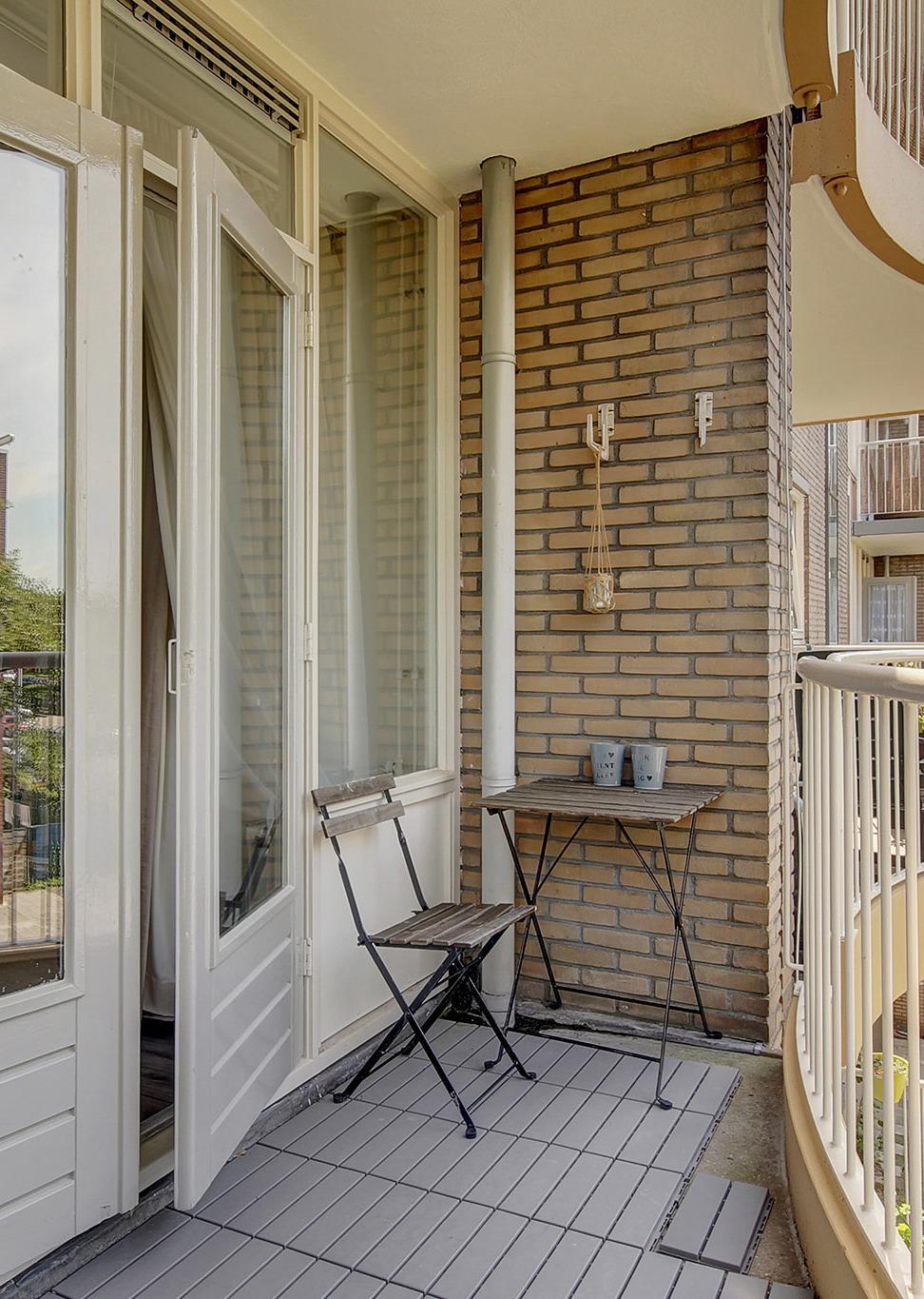 Algemeen Kenmerken Royaal en goed onderhouden appartement met 2 balkons!