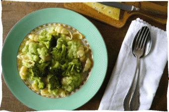 Verse pasta met broccoli, rode ui en blauwe kaas saus Vegetarisch Hoofdgerecht 35 min In de Krat 2p 3p 4p Broccoli (stronk(en)) 1 1,5 2 Rode ui (stuk(s)) 0,5 0,75 1 Blauwe kaas (g) 75 120 150 Sla