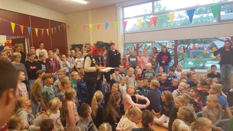 Afwezig: Joke de Leeuw is volgende week afwezig. Ina Witteveen is er de ochtenden. Geja Dekker en Corinne Beukema en Cindy Suurd zijn eventueel aanspreekpunt. De Kinderboekenweek is begonnen!