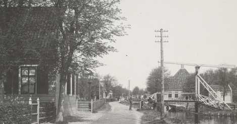 Zuideinde 81 (links) omstreeks 1920