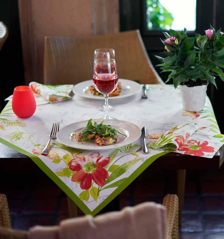 LUNCH NIEUW! TROPICAL is gemaakt van onbreekbaar silicone BIJPASSENDE UNI-KLEUREN TIP! STEL MENU EN TAFEL OP ELKAAR AF Laat uw tafelaankleding spreken en houd het gesprek op gang.