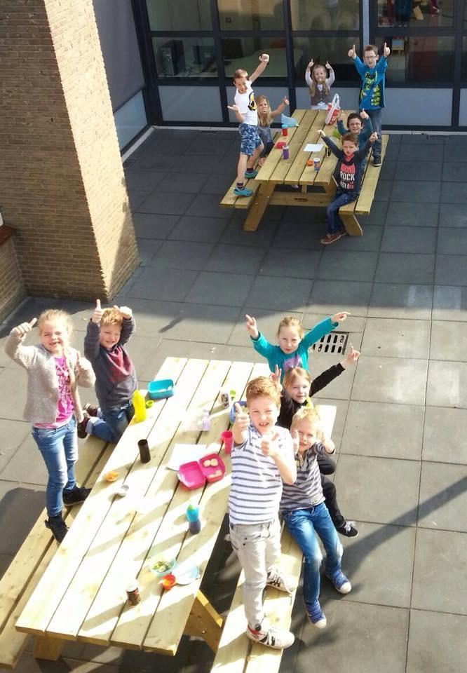 Op zaterdag 11 april was het zover, naar aanleiding van de spreekbeurt van Roy over de dode hoek kregen de kinderen van groep 8 met hun familieleden een uitnodiging om dit eens in het echt te