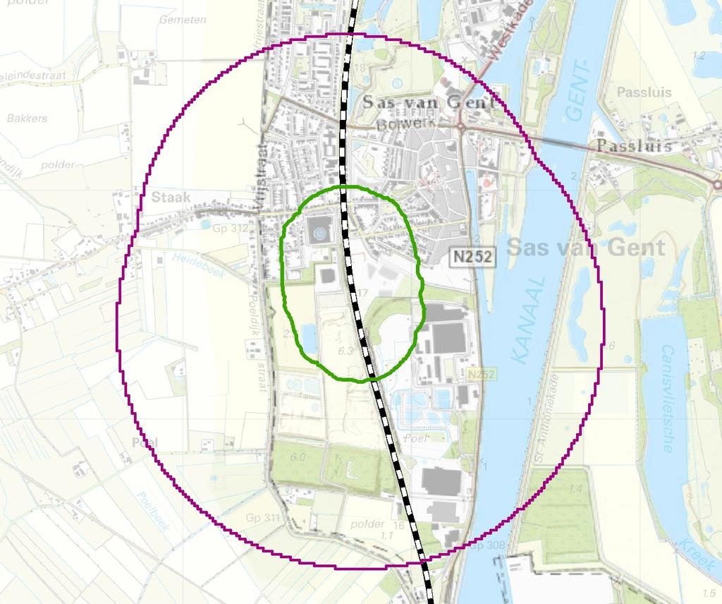 Externe veiligheid emplacement Sas van Gent 15 Figuur 6. Plaatsgebonden risicocontouren en invloedsgebied 10-8 per jaar Invloedsgebied 2.3.