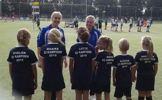 De wedstrijd begint, Blauw Zwart komt al snel achter met 2-0.