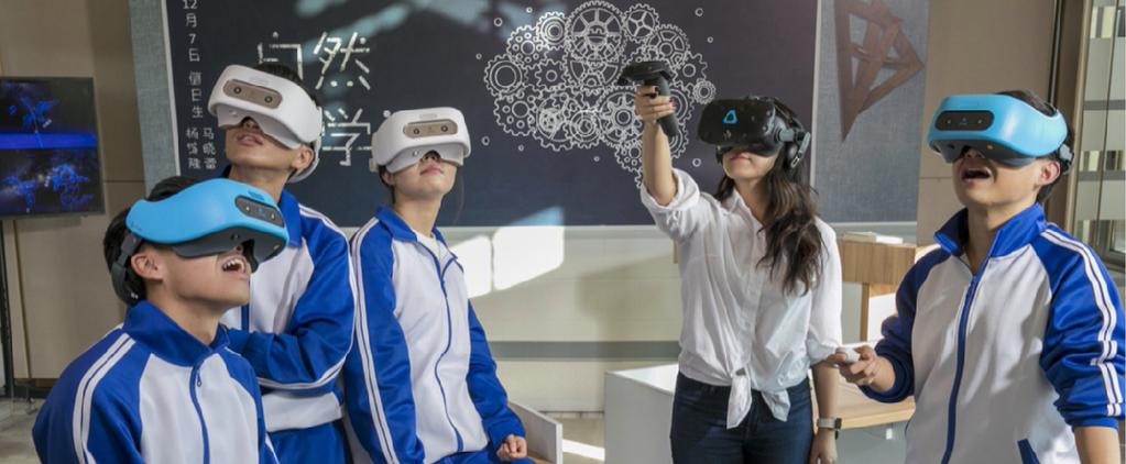 Virtual Reality voor groepen Breng meerdere gebruikers tegelijkertijd in dezelfde virtuele wereld. Een spectaculaire, leerzame, maar vooral sociale belevenis.