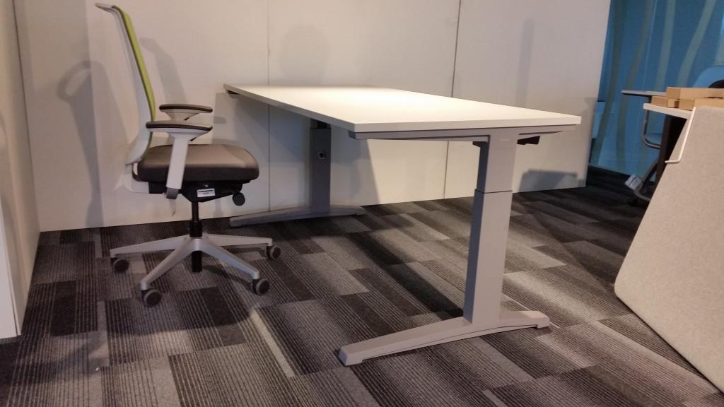 Steelcase Activa Bureau Hoogteinstelbaar Lotnummer: 53