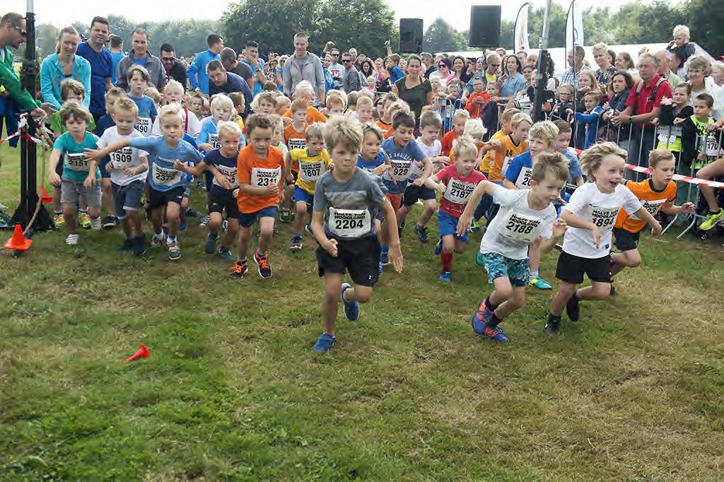 Grand Finale 40 jaar (halve) marathon in Amerfoort -1978-2018 Colofon Redactie Gert Koudijs Kees Boon Ron van Megen Paulien Rinsema