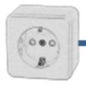 DE Anschluss an Verbraucher Alle Wechselrichter der PurePower-Serie verfügen über eine geerdete Steckdose zum Anschluss der 230-VAC-Geräte. Die Modelle ab 1500 Watt haben zwei Steckdosen.