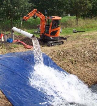 wordt con0nu gemeten in het waterproduc0ebedrijf. Ook de druk en de volumestroom in de leidingen worden voortdurend, met intervallen van 5 minuten, gemeten en vastgelegd in het SCADA- systeem.