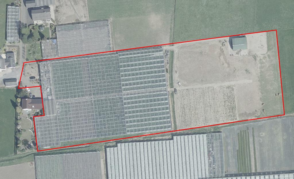 1.2 Methoden 1.3 Plangebied Bij de beoordeling van het plangebied is een bronnenonderzoek verricht naar het voorkomen van beschermde soorten en de ligging van beschermde gebieden in de regio.