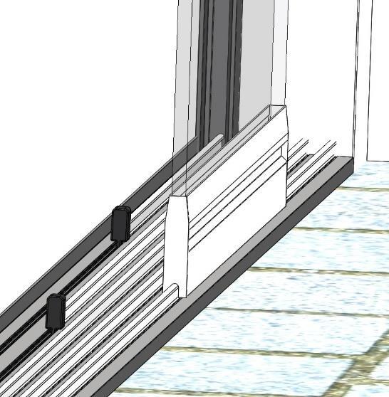 20 Plaatsen panelen Stap 5: Plaats het glaspaneel met de sponning aan de binnenzijde. Schuif het glas in een schuine stand tussen de borstels van het boven-profiel.