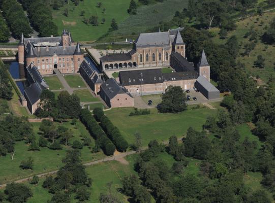 Een woordpuzzel 1 2 3 4 5 6 7 8 9 10 1. De eerste letter van de familienaam van de eerste privé eigenaar van Alden Biesen. 2. De eerste letter van de naam van een dorp in de buurt van Sint Truiden waar een commanderij was.