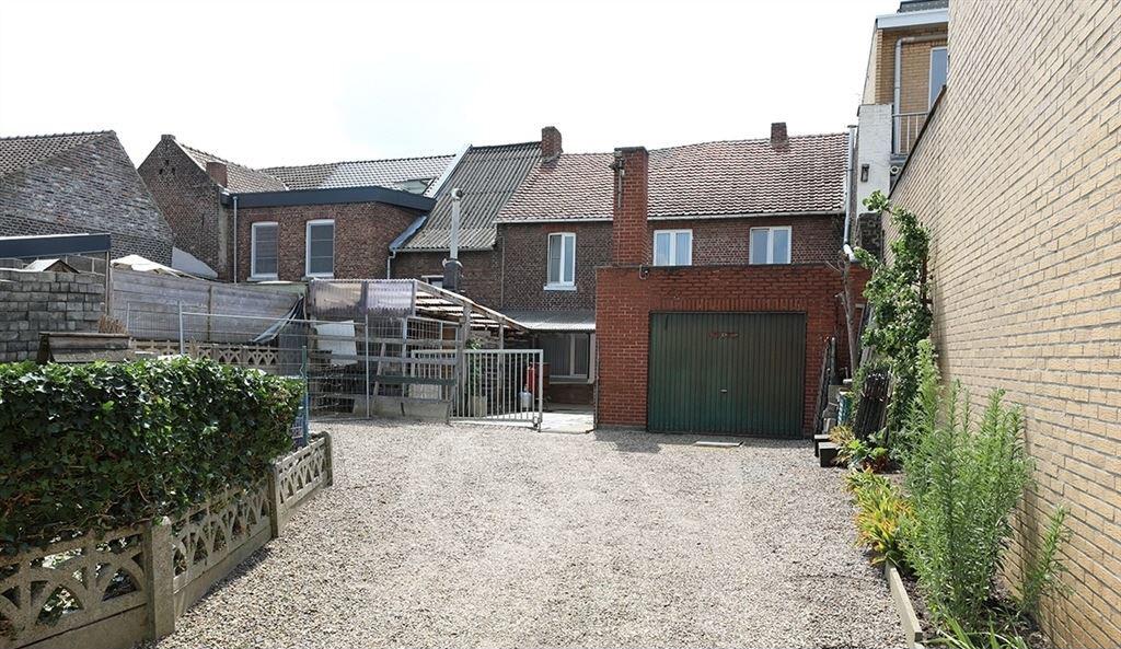 ALGEMENE GEGEVENS VAN HET PAND Adres: Maasstraat 13 Gemeente: DILSEN-STOKKEM Type van pand: Rijwoning Bewoonbaar oppervlak: 212m² Aantal slaapkamers: 4 Aantal badkamer: