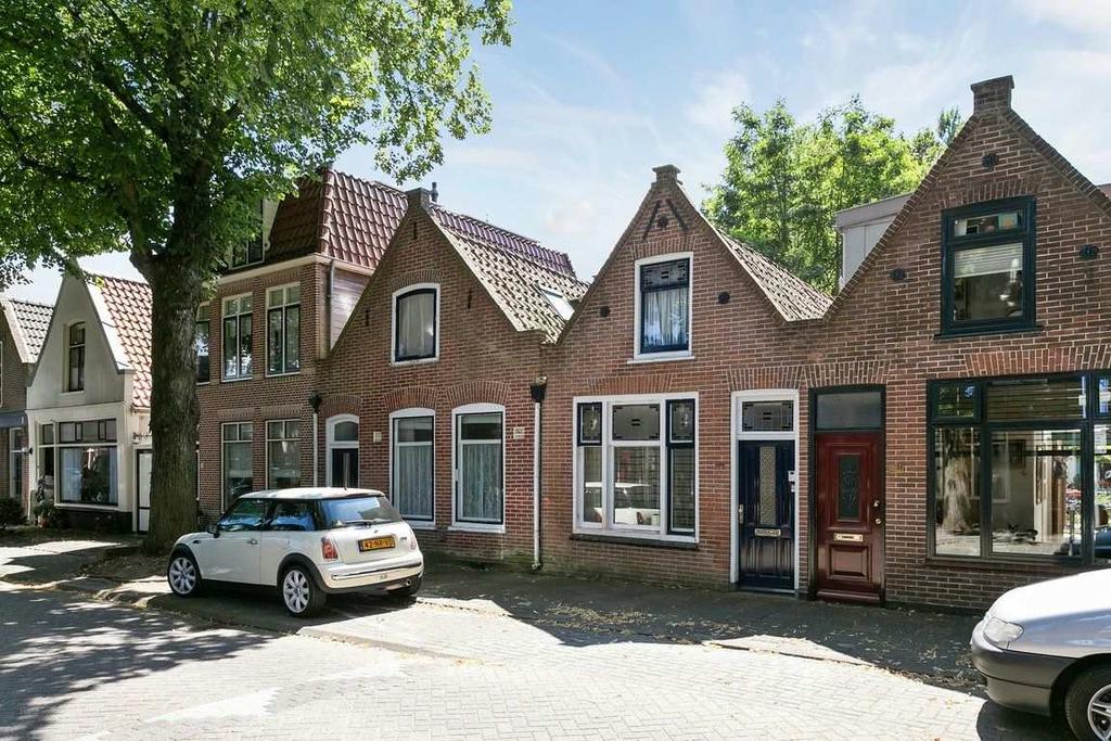 Lindenlaan 27-29 te Alkmaar Bieden vanafprijs 275.000,= k.k. Van de Ridder makelaars Geestersingel 18 1815 BA Alkmaar Tel.