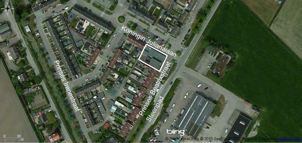 Figuur 2. Luchtfoto onderzoekslocatie en directe omgeving (Bron Bing Maps). Figuur 3. Noordzijde bebouwing. Figuur 4. Zuidzijde bebouwing.