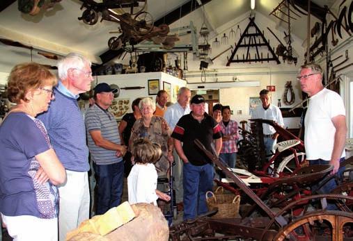 In september bezochten we het boerderijmuseum in Schimmert. Drieëntwintig personen hadden zich aangemeld om op een zonnige zondagmiddag dit museum te bezoeken.