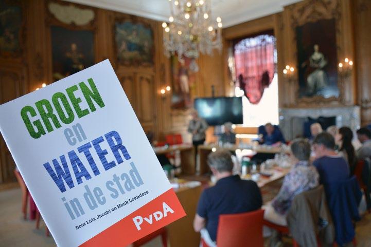 Lutz Jacobi, waterambassadeur en auteur van Groen en Water in de stad, pleitte tijdens PvdA foar Wetter voor een groene golf beweging : Het begint bij bewustzijn. ten.