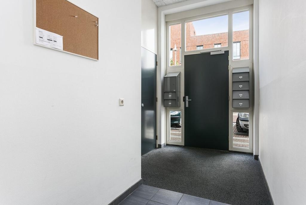 Kenmerken Soort penthouse Bouwjaar 2005 Type appartement Bijdrage VvE 354,00 per maand Kamers 4 Slaapkamers 2 Woonoppervlakte ca. 215 m² Inhoud ca.