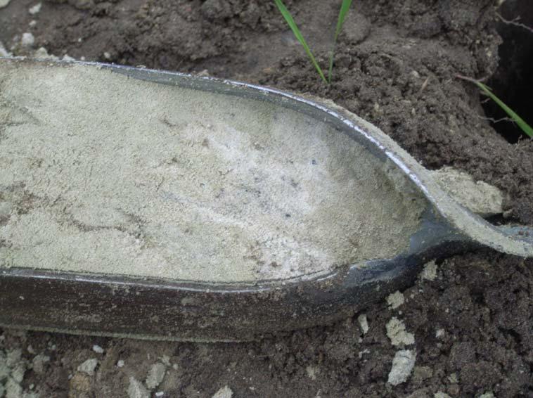 3 De boringen werden telkens geplaatst tot op de maximaal haalbare diepte. Deze werd in dit geval beperkt door de grondwatertafel en bereikte telkens 2,5 tot 3 m.