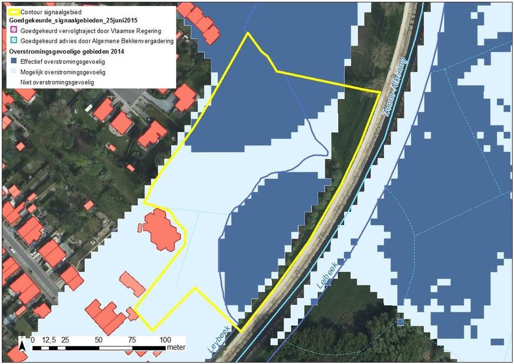 Figuur: watertoetskaart van het signaalgebied op recente orthofoto (medio 2015) met aanduiding van de overstromingsgevoelige gebieden (lichtblauw = mogelijk overstromingsgevoelig; donkerblauw =