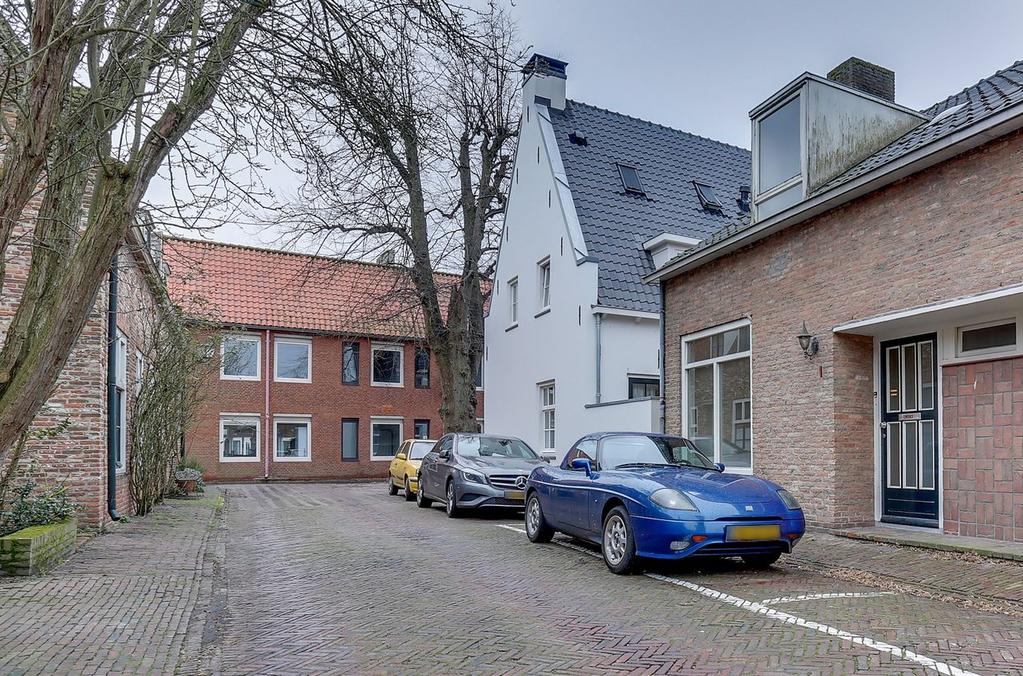 Wuijvert 1 1411 RN Naarden Inleiding Deze woning wordt verkocht onder de voorwaarde van gunning verkoper en door middel van een verkorte inschrijvingsprocedure.