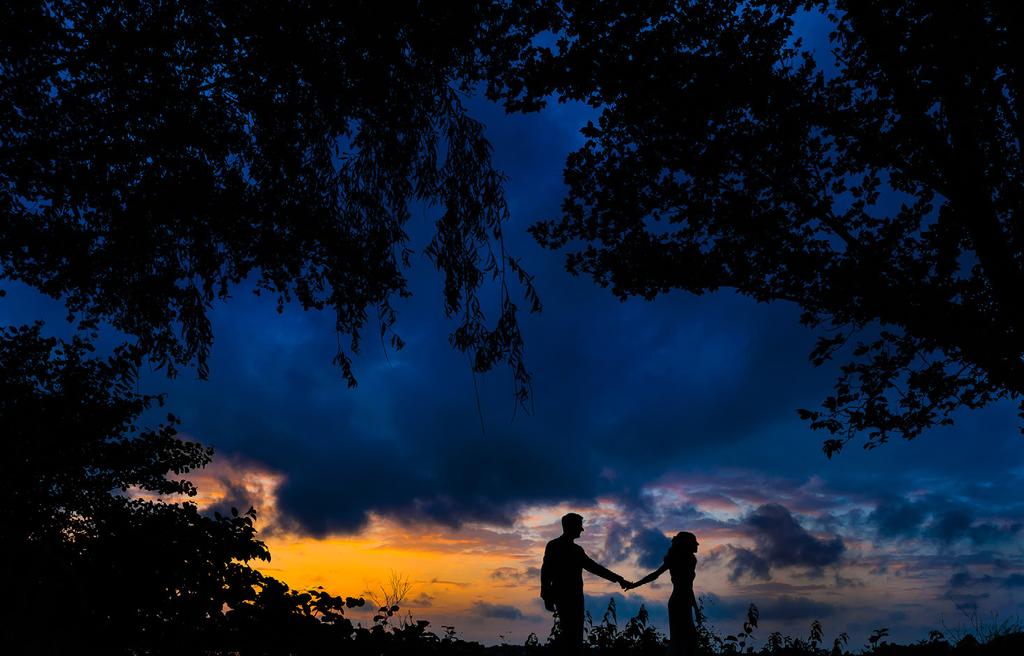 loveshoot Een loveshoot zijn verliefde foto s van jullie samen. Net zoals jullie (toekomstige) bruidsfoto s. De ideale voorbereiding.