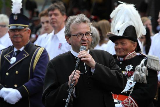 m hart toe, zo is hij o.a. sedert 2004 de Gilde-priester van de Schutterij