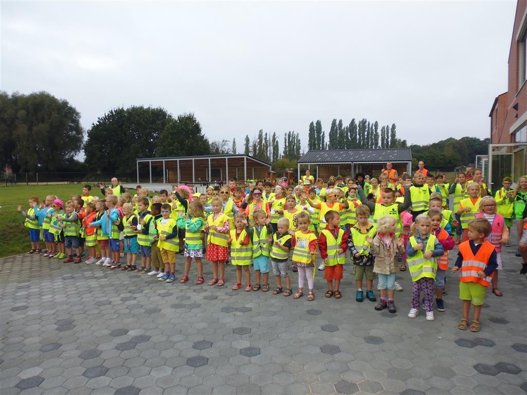 Beste ouders Van harte welkom in onze school! Het verheugt ons dat jullie voor het onderwijs en de opvoeding van jullie zoon / dochter een beroep doen op onze school.