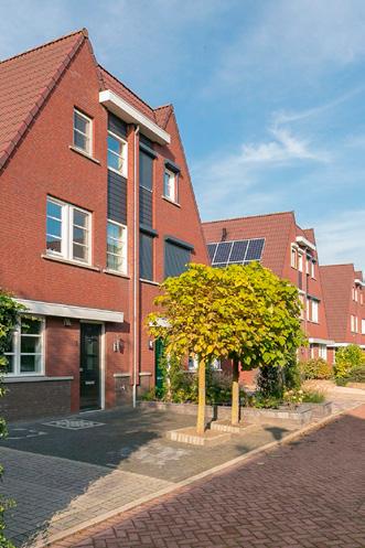 Entree U betreedt de woning via de entree/hal. Hier bevinden zich het toilet en de meterkast. De meterkast heeft 7 groepen, 2 aardlekschakelaars, een dubbeltarief slimme meter, gasmeter en watermeter.