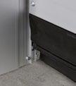 DEURGORDIJN De deuren zijn verkrijgbaar met doorschijnende deurgordijnen van PVC met gekleurde versterkingsstrips.