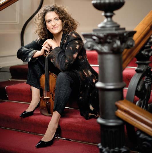 Chef-dirigent Karina Canellakis leidt het in Beethovens Ouverture uit Egmont en Richard Strauss symfonisch gedicht Tod und Verklärung.