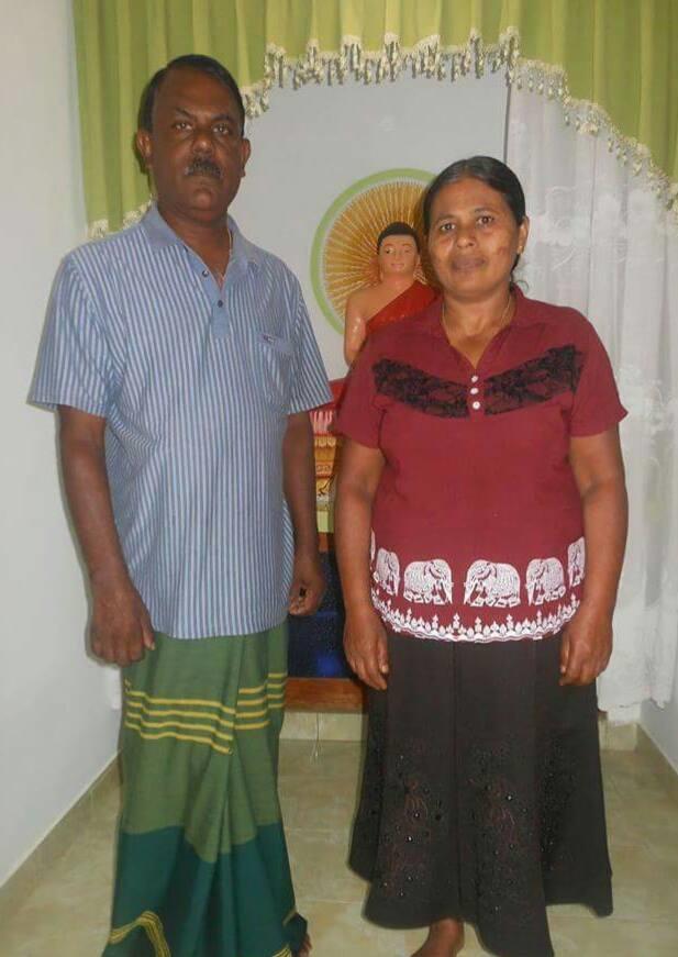 En tot slot: 11. Mevrouw en Meneer G.B. Nimal Karunaratne Zij wonen in Haldumulla in het Badulla district. Het echtpaar is gepensioneerd, maar runnen nog wel een klein winkeltje.