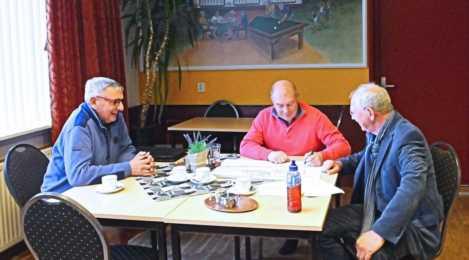 Werkplan 2016 PvdA Borger- Odoorn Het jaar zal een tussenjaar zijn zonder verkiezingen. We gaan ons lokaal richten op de verdere uitbouw van de oppositie en landelijk weer vertrouwen terugwinnen.