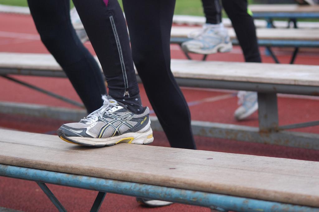 10 weken lang kunnen de deelnemers op maandagavond van 20.00 tot 21.00 de gevarieerde trainingen ervaren. Wandelen kan altijd en overal, maar soms is een stok achter de deur best fijn.