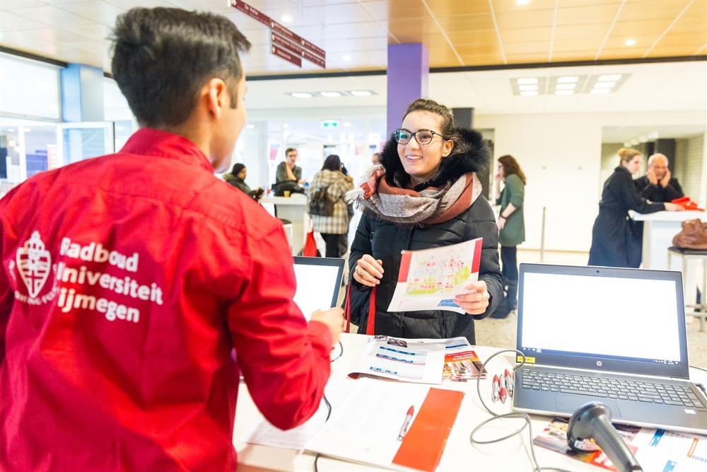 Kenmerken succesvolle studiekiezers Bezoek