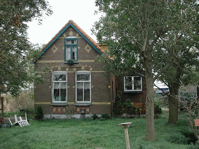 De boerderij Middel 228 anno 2016.