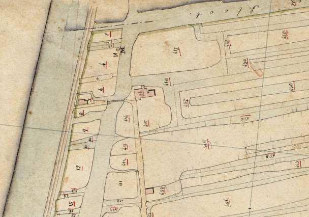 Links het kadastraal minuutplan van 1827 met op