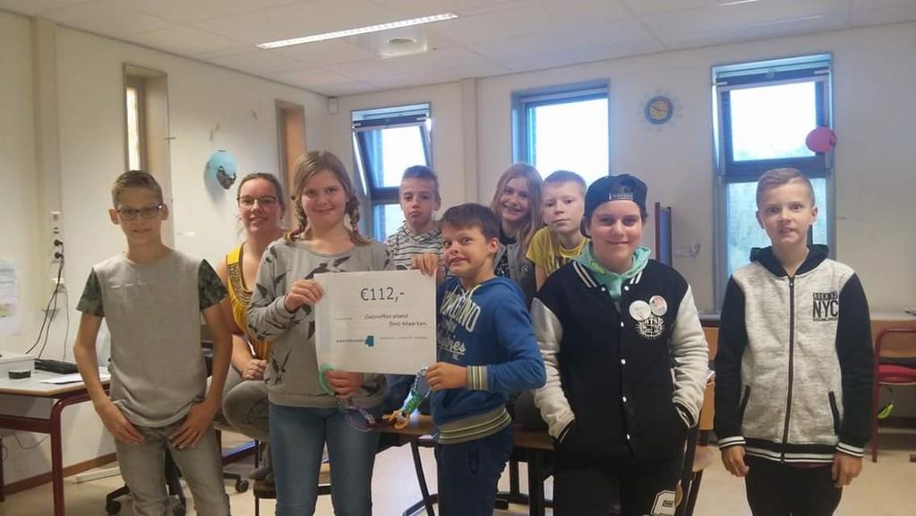 p.2 Vanuit de groepen: Wist u dat: Groep Nemo de vrijdag voor de vakantie een speciale gymles heeft gedaan met pyjama's aan. We voor een aantal leerlingen zijn begonnen met letterstad.