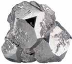Platinum: kostbare zilveren schoonheid Platina is het meest zeldzame metaal, onverwoestbaar, verleidelijk en moeilijk te bewerken.