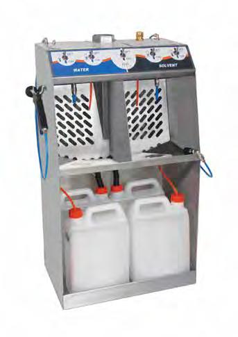 MOD. 135 GECOMBINEERDE PISTOOLREINIGER MANUEEL MET WATER EN SOLVENT - SPEEDY CLEAN + Compacte reiniger Werkt met water + detergent en solvent 4 bidons van elk 5 L Een pomp met vervuilde vloeistof