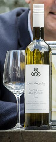 Wijn 3 2016 Klein Wonder Domaine de Brabantse Wal Monocépage van Souvignier Gris De droge witte wijn heeft een volle smaak met