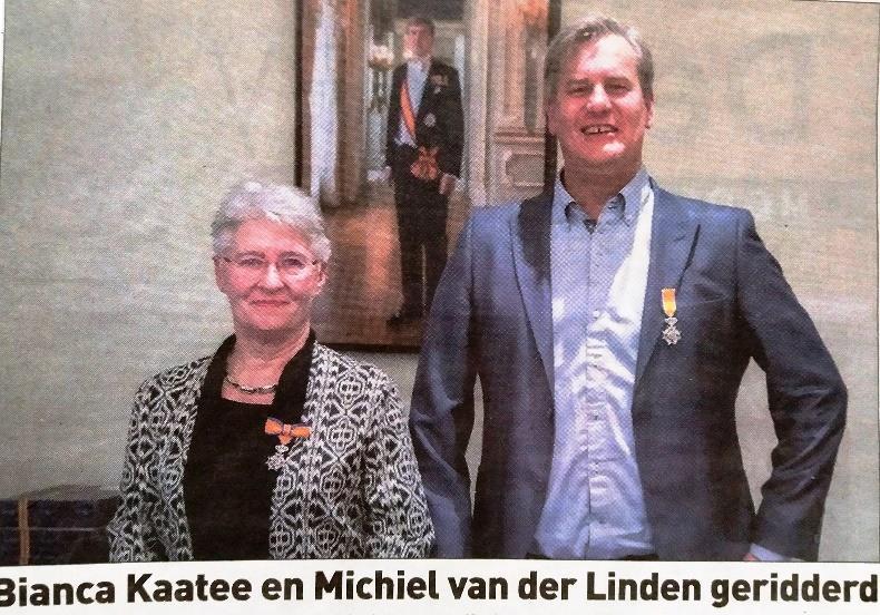 Bianca Kaatee en Michiel van der Linden, beide al meer dan tien jaar actief voor onze partij in de gemeenteraad van Leek, kregen een lintje opgespeld en