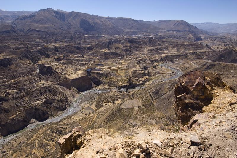 Dag 7: Arequipa - Cabanaconde/Colca Canyon Vanuit Arequipa reis je met de eigen bus naar de Colca Canyon, één van de diepste kloven ter wereld.