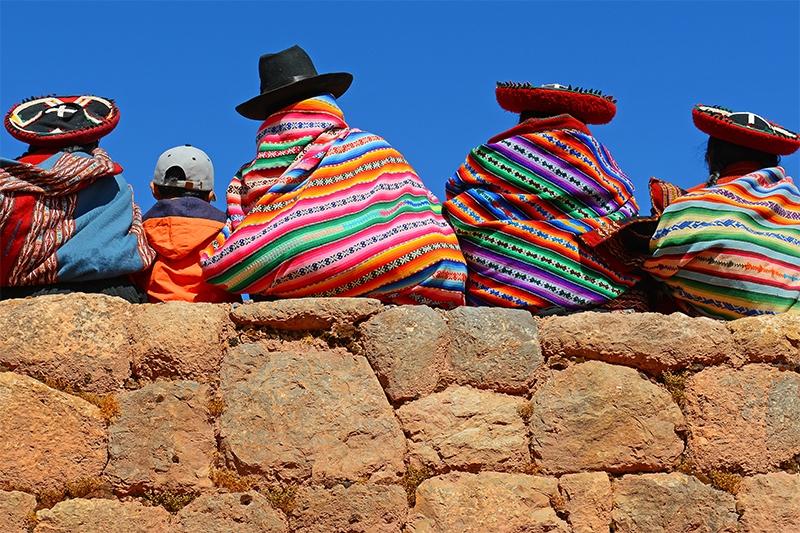 Het gebrek aan comfort wordt ruimschoots vergoed door de rust en het weidse uitzicht over het Titicacameer. De nacht valt in, de sterren zijn niet te tellen.