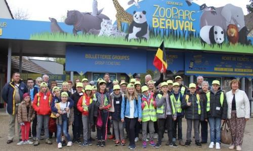 Jeugdverbroedering De leerlingen van het vijfde en zesde leerjaar maakten de trip naar de